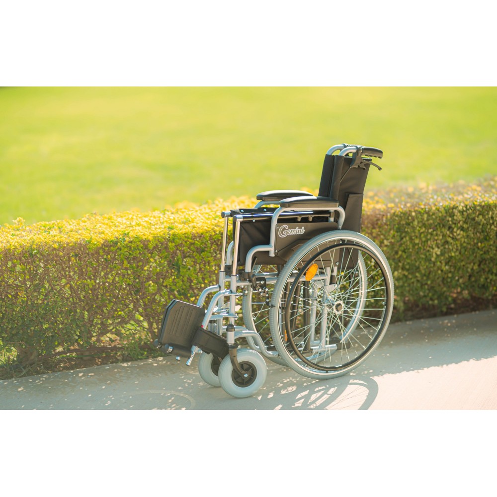 Aναπηρικό Αμαξίδιο Διπλής Σταυρωτής Μπάρας Στήριξης GEMINI. Οπίσθιος Τροχός 24". Πλάτος Καθίσματος 46cm. Ασημί. 0811300.