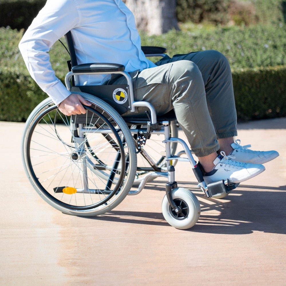 Aναπηρικό Αμαξίδιο Διπλής Σταυρωτής Μπάρας Στήριξης GEMINI. Οπίσθιος Τροχός 24". Πλάτος Καθίσματος 46cm. Ασημί. 0811300.