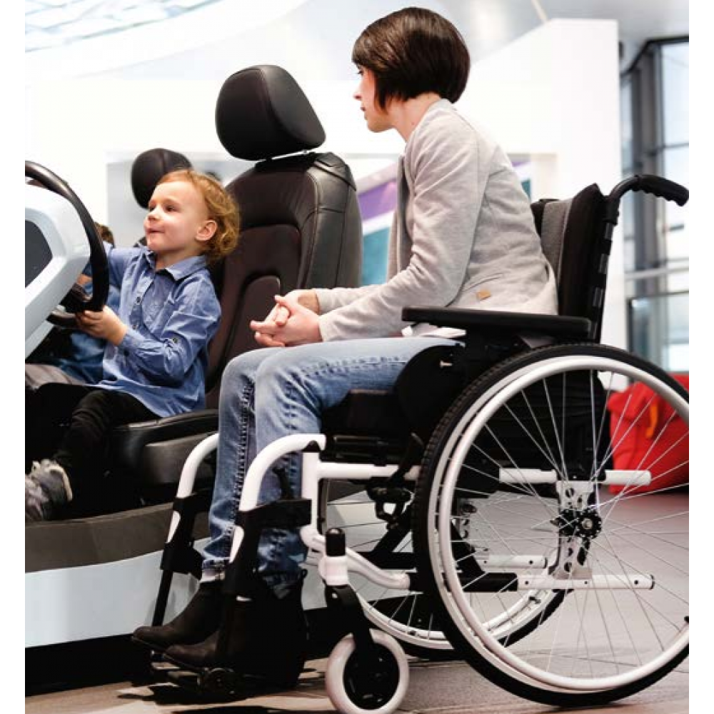 Αναπηρικό Αμαξίδιο Αλουμινίου Πτυσσόμενο Breezy Style X Ultra. Πλάτος Καθίσματος 45,5cm. Λευκό.  
